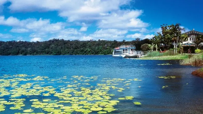 crater lake national park queensland