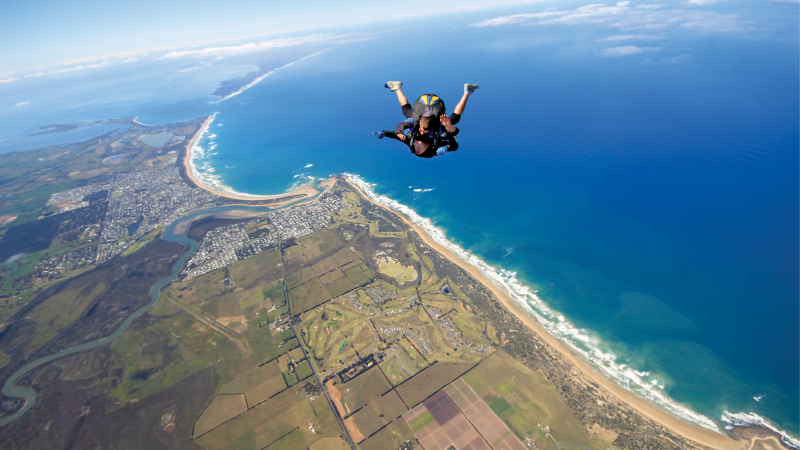 60ab3b3a291bf_2299_skydivewtgor1-2