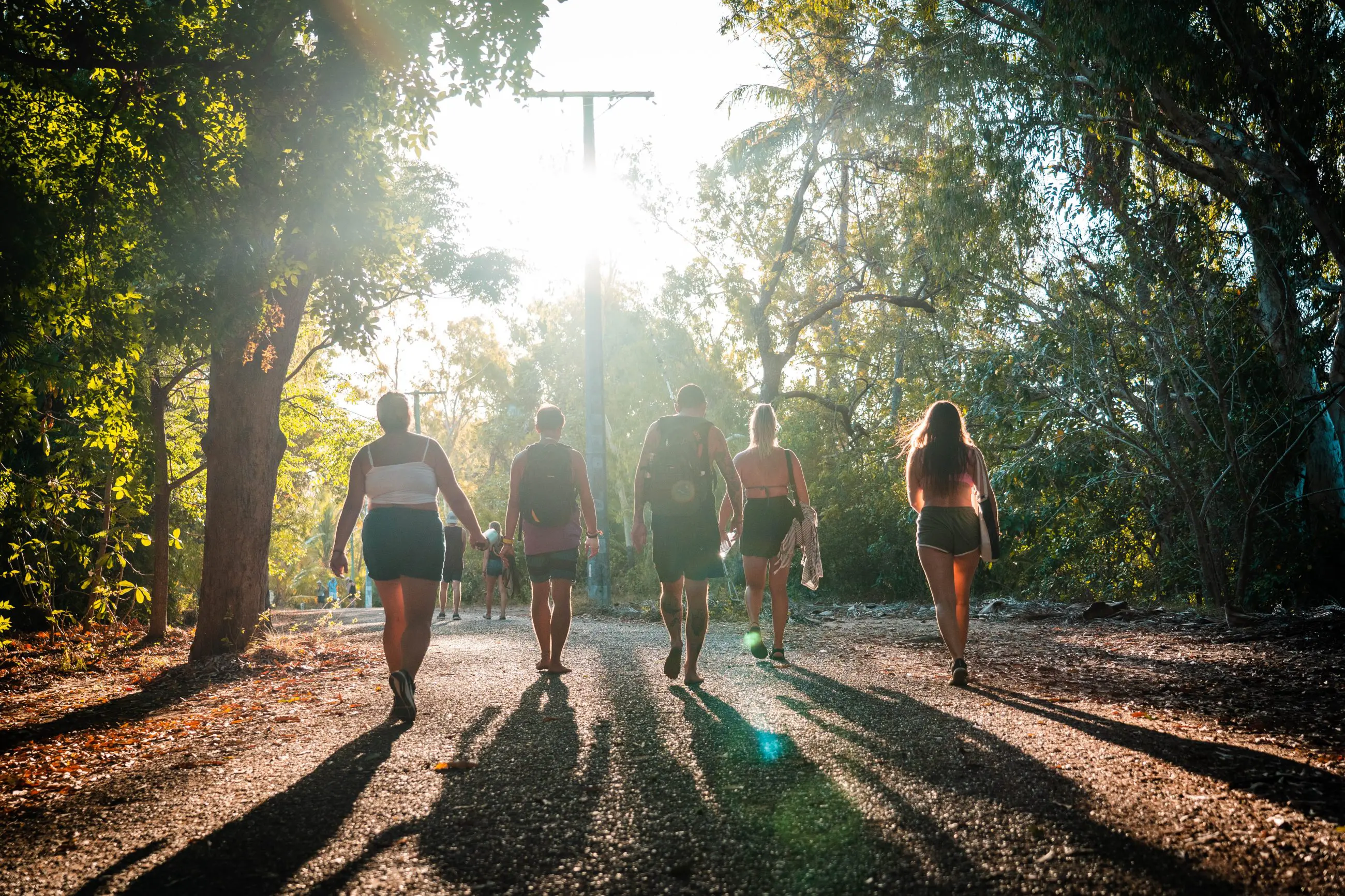 64effdac2eba2_1048_ultimate-east-coast-group-tour-group-exploring