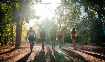 64effdac2eba2_1048_ultimate-east-coast-group-tour-group-exploring