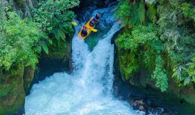 656e5d42c44c6_8632_kaituna-river-tandem-kayaking-down-tutea-falls-rotorua-min