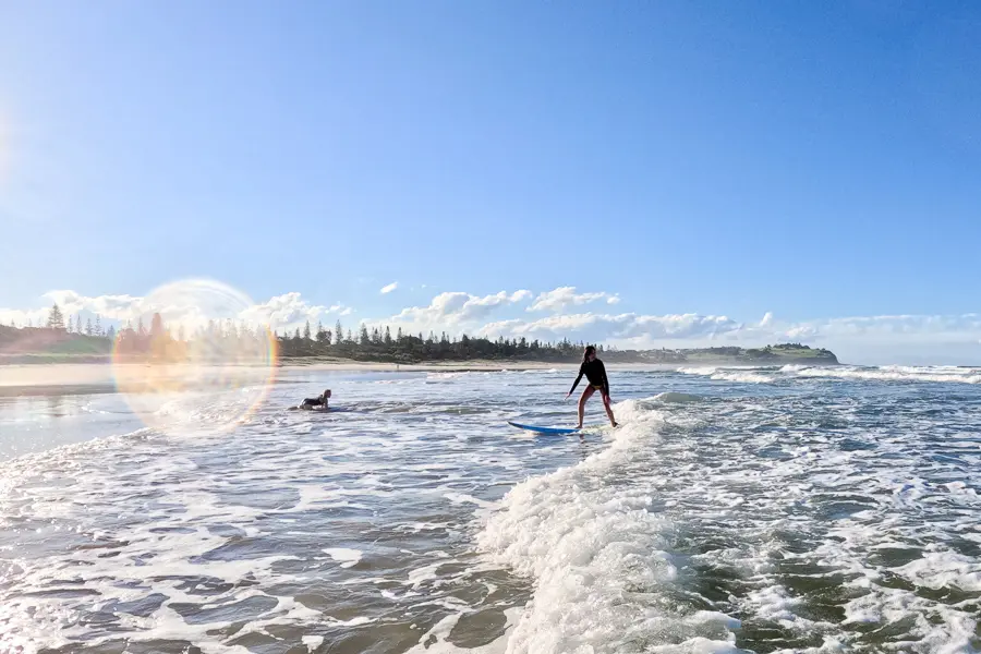 surf lesson in byron bay australia east coast