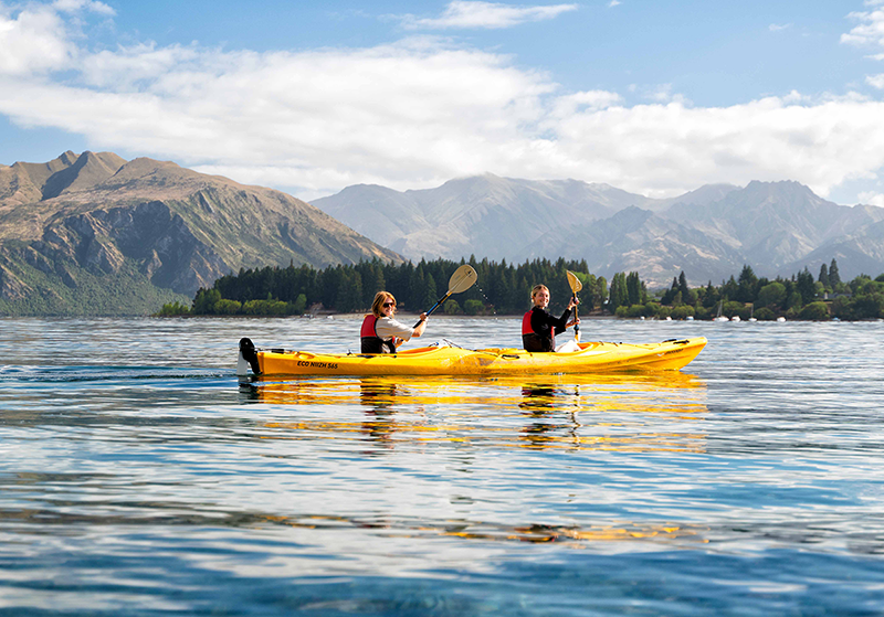 6451ae10e774c_1588_wanaka-kayaking-mountains-1